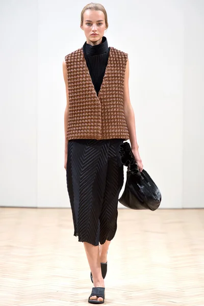 Look 32